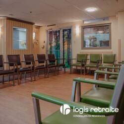 Salon commun aux Jardins de Montarville, RPA de soins pour Alzheimer ou TNC à Boucherville