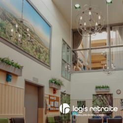 Salon commun aux Jardins de Montarville, RPA de soins pour Alzheimer ou TNC à Boucherville