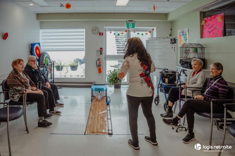 Activité adaptée aux Jardins de Montarville, RPA de soins pour Alzheimer ou TNC à Boucherville